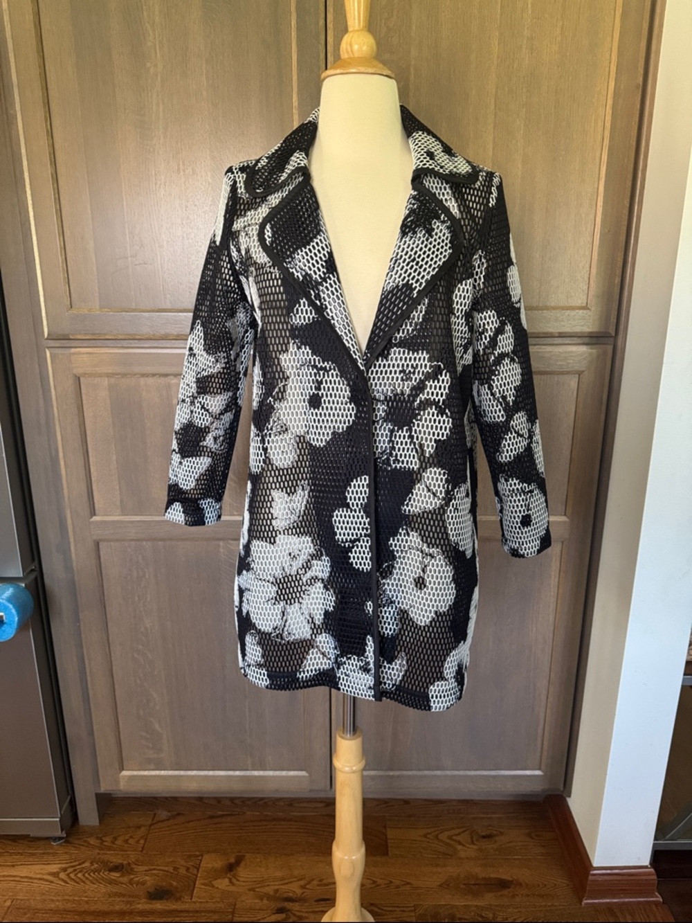 BEREK - laser cut blazer/ lightweight jacket
